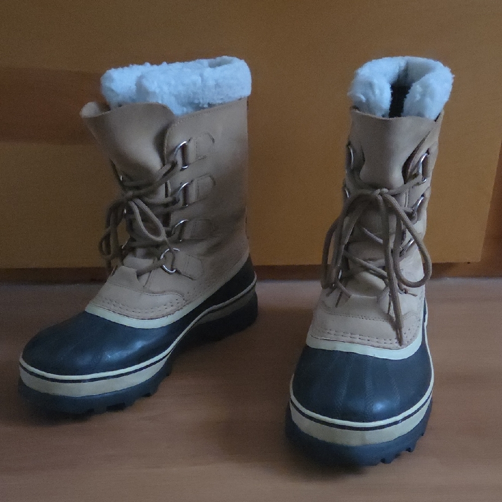 Sorel Caribou Tan and Black Winter Boots for Women